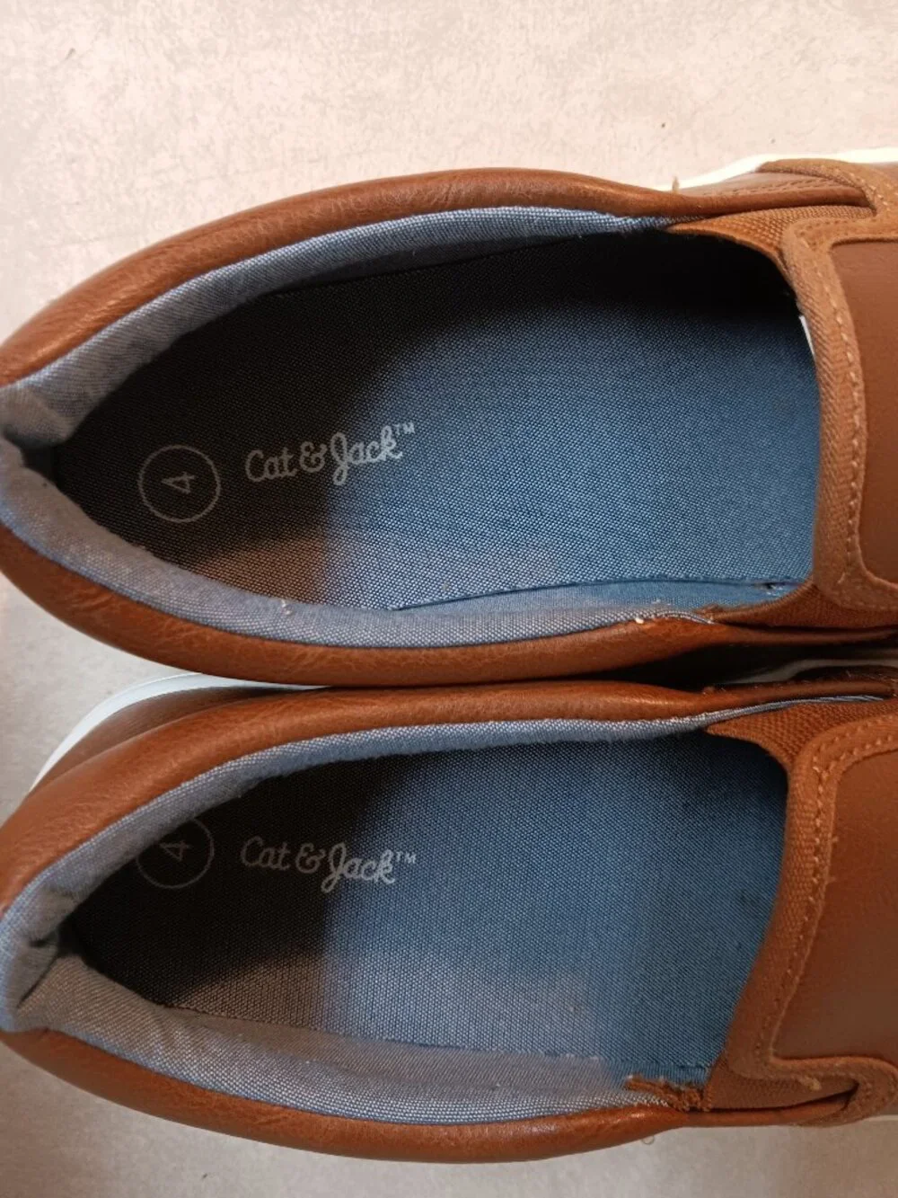 Cat and Jack Girls Faux Leather Loafers Size 4